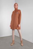 Tesettür giyim TABA ALVİNA CEPTE BASKI DETAYLI GİZLİ DÜĞMELİ TUNİK 40277