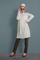 Tesettür giyim KREM ALVİNA OMUZLARI DESENLİ MANŞETLERİ LASTİKLİ KADİFE TUNİK 40388