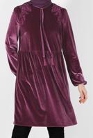 Tesettür giyim PEMBE ALVİNA OMUZLARI DESENLİ MANŞETLERİ LASTİKLİ KADİFE TUNİK 40388