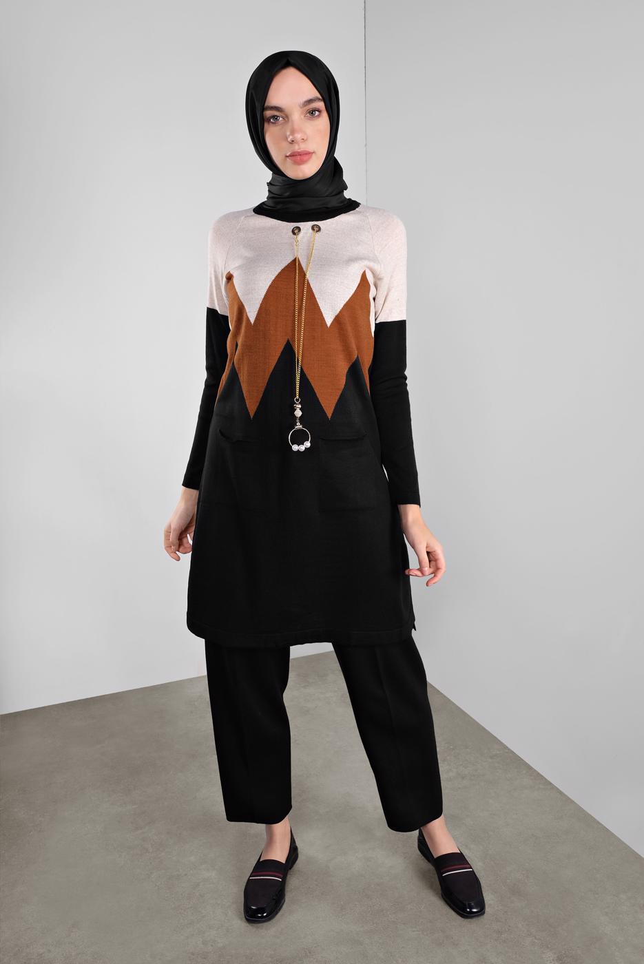 Tesettür giyim SİYAH KUŞGÖZLÜ METAL AKSESUARLI TRİKO TUNİK 1402