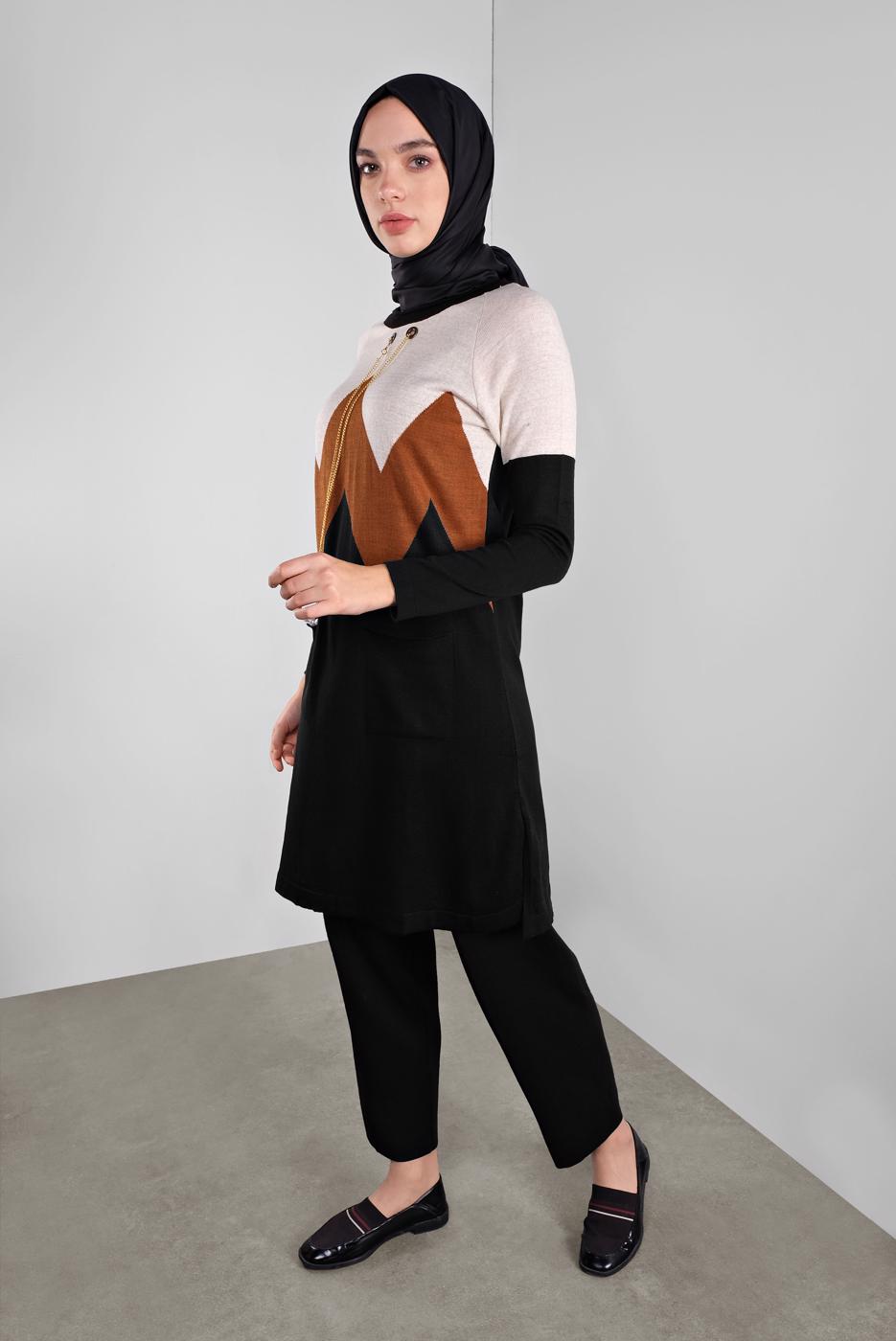 Tesettür giyim SİYAH KUŞGÖZLÜ METAL AKSESUARLI TRİKO TUNİK 1402