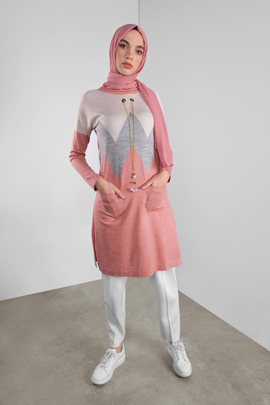 Tesettür giyim PUDRA KUŞGÖZLÜ METAL AKSESUARLI TRİKO TUNİK 1402