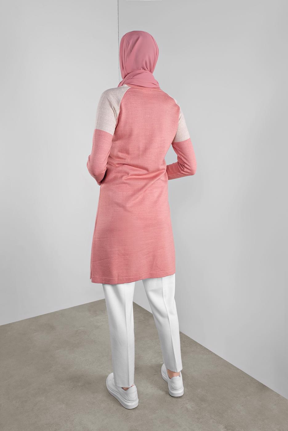 Tesettür giyim PUDRA KUŞGÖZLÜ METAL AKSESUARLI TRİKO TUNİK 1402