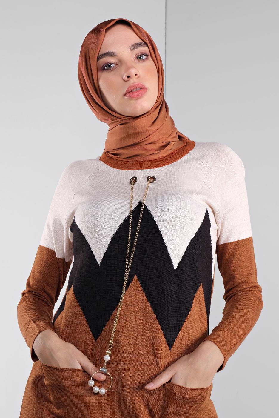 Tesettür giyim TABA KUŞGÖZLÜ METAL AKSESUARLI TRİKO TUNİK 1402
