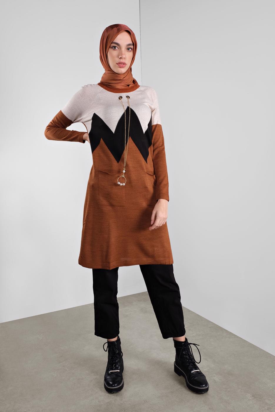 Tesettür giyim TABA KUŞGÖZLÜ METAL AKSESUARLI TRİKO TUNİK 1402