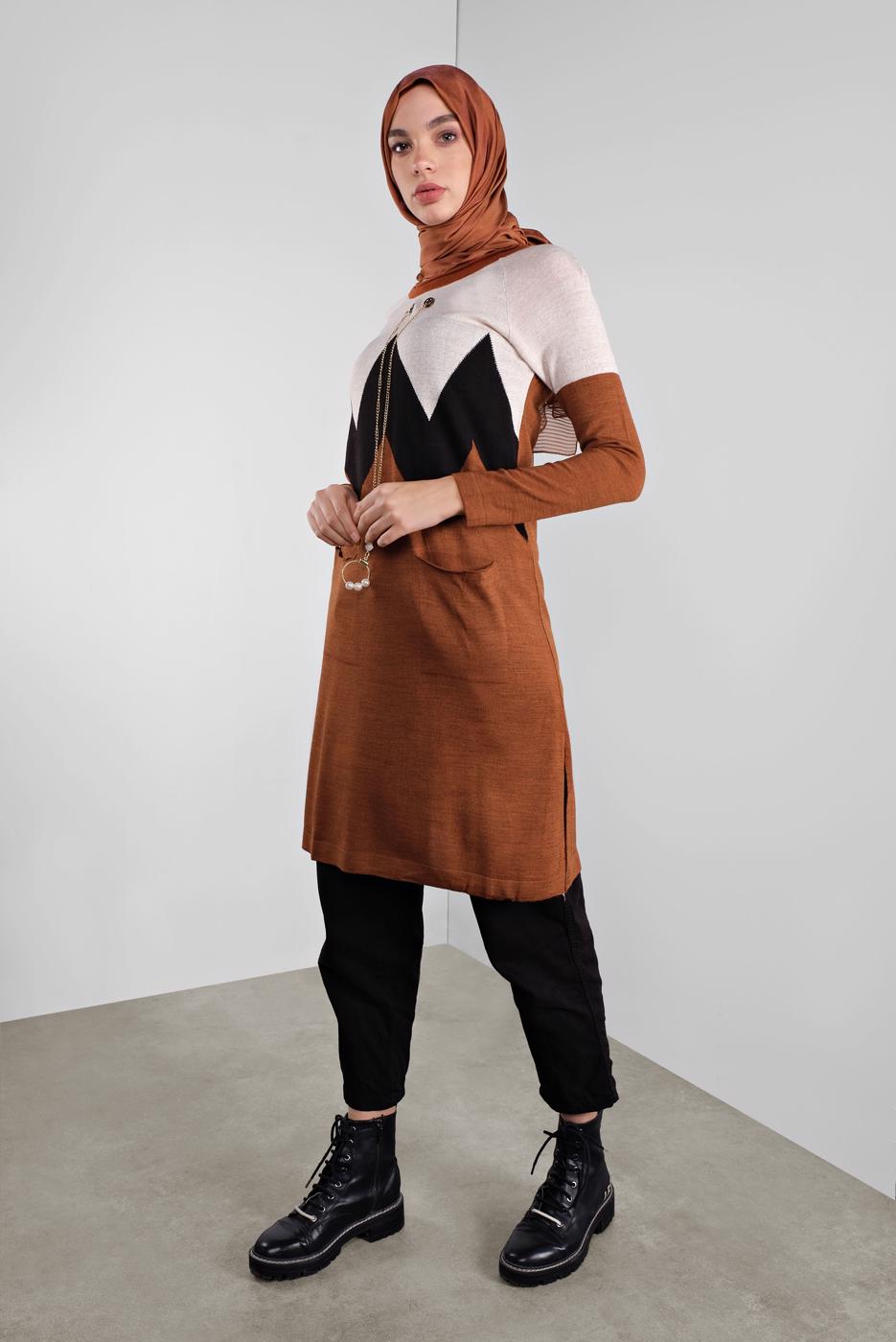 Tesettür giyim TABA KUŞGÖZLÜ METAL AKSESUARLI TRİKO TUNİK 1402