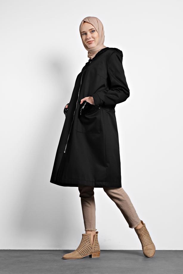 Tesettür giyim SİYAH ALVİNA CEPLERİ PULLU KAPÜŞONLU TRENÇKOT 10125 - TRENDTESETTÜR