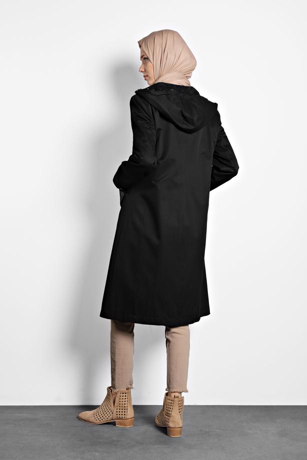 Tesettür giyim SİYAH ALVİNA CEPLERİ PULLU KAPÜŞONLU TRENÇKOT 10125 - TRENDTESETTÜR
