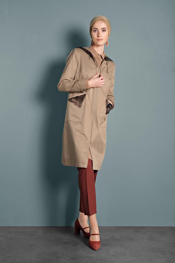Tesettür giyim KAHVE ALVİNA CEPLERİ PULLU KAPÜŞONLU TRENÇKOT 10125 - TRENDTESETTÜR