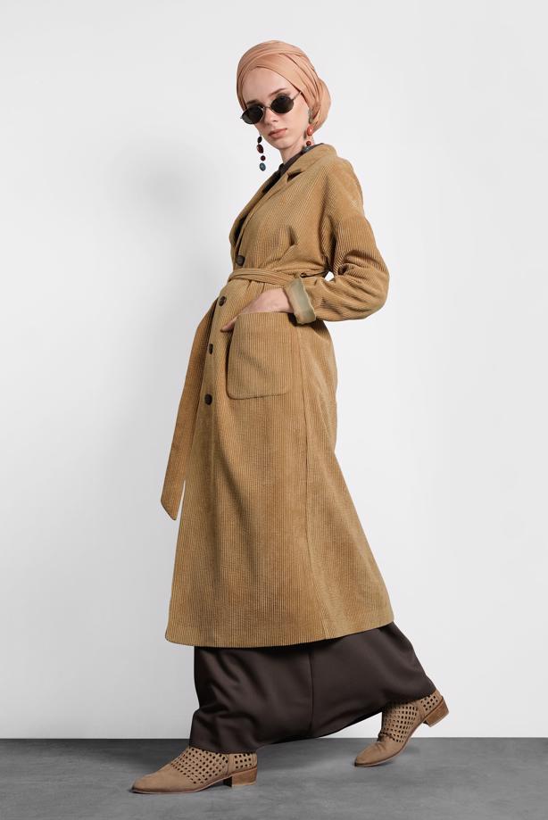 Tesettür giyim KAHVE ALVİNA DÜĞMELİ KUŞAKLI KADİFE TRENÇKOT 10139 - TRENDTESETTÜR