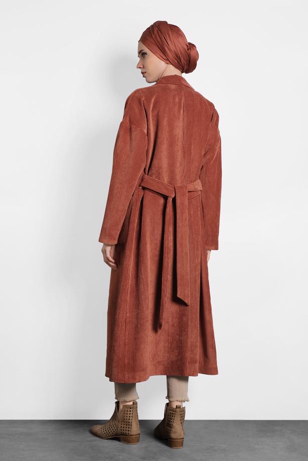 Tesettür giyim KAHVE ALVİNA DÜĞMELİ KUŞAKLI KADİFE TRENÇKOT 10139 - TRENDTESETTÜR