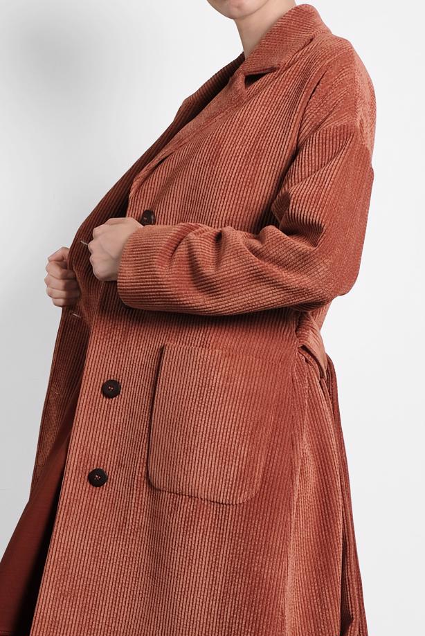 Tesettür giyim KAHVE ALVİNA DÜĞMELİ KUŞAKLI KADİFE TRENÇKOT 10139 - TRENDTESETTÜR