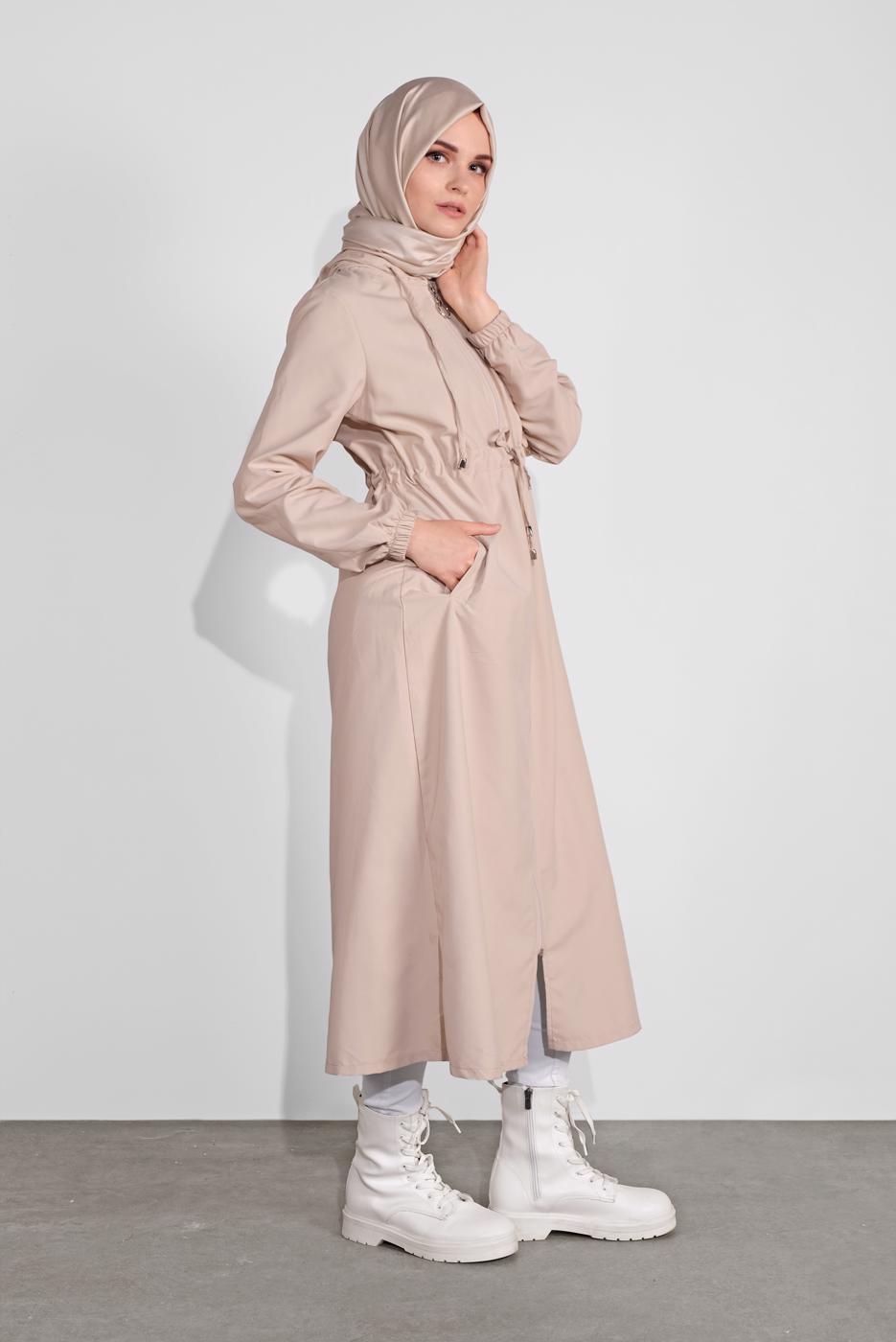 Vêtements hijab BEIGE TRENCH-COAT ZIPPÉ TAILLE-NOUÉE AVEC CAPUCHE 0715 