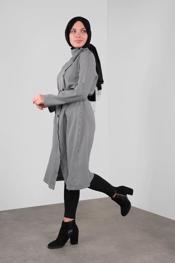 Tesettür giyim SİYAH PAMUKLU DÜĞMELİ KAZAYAĞI DESENLİ TRENCH 5755  - TRENDTESETTÜR