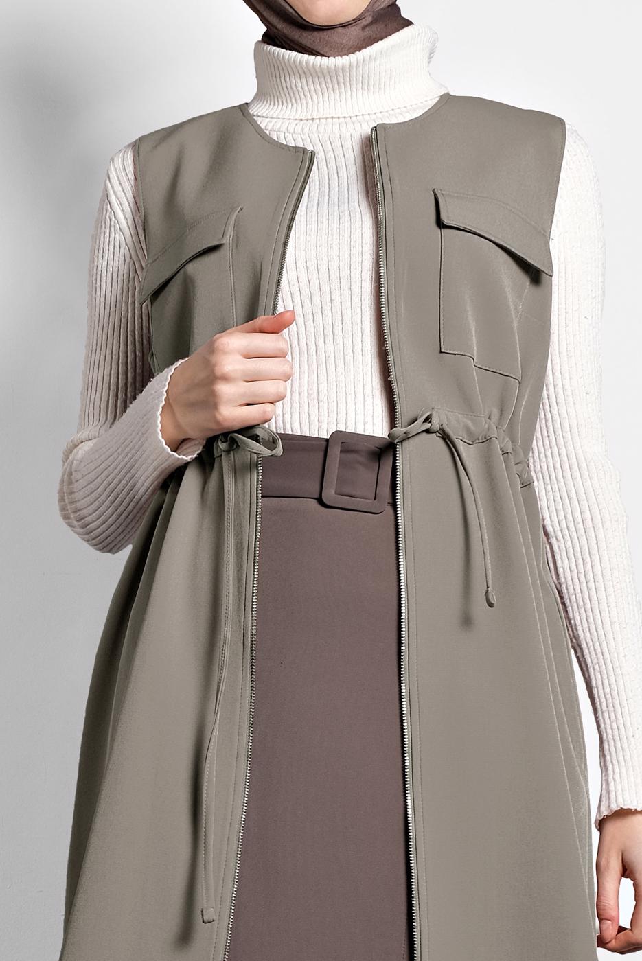 Tesettür giyim GRİ ALVİNA BİSİKLET YAKA BELİ LASTİKLİ FERMUARLI YELEK 40247