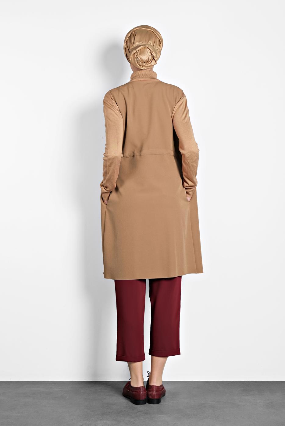 Tesettür giyim BEJ ALVİNA BİSİKLET YAKA BELİ LASTİKLİ FERMUARLI YELEK 40247