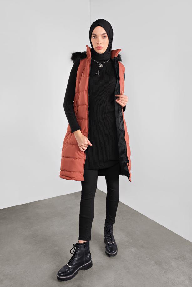 Vêtements hijab  FAUX-FUR-TRIM HOODED GILET 1000  - TRENDTESETTÜR