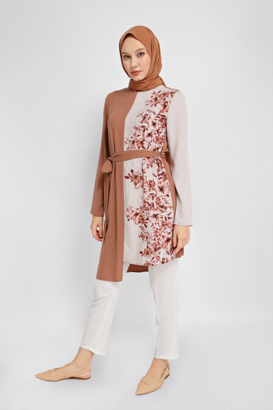 Tesettür giyim KAHVE ALVİNA ÇİÇEK DESENLİ KUŞAKLI TUNİK T 40865
