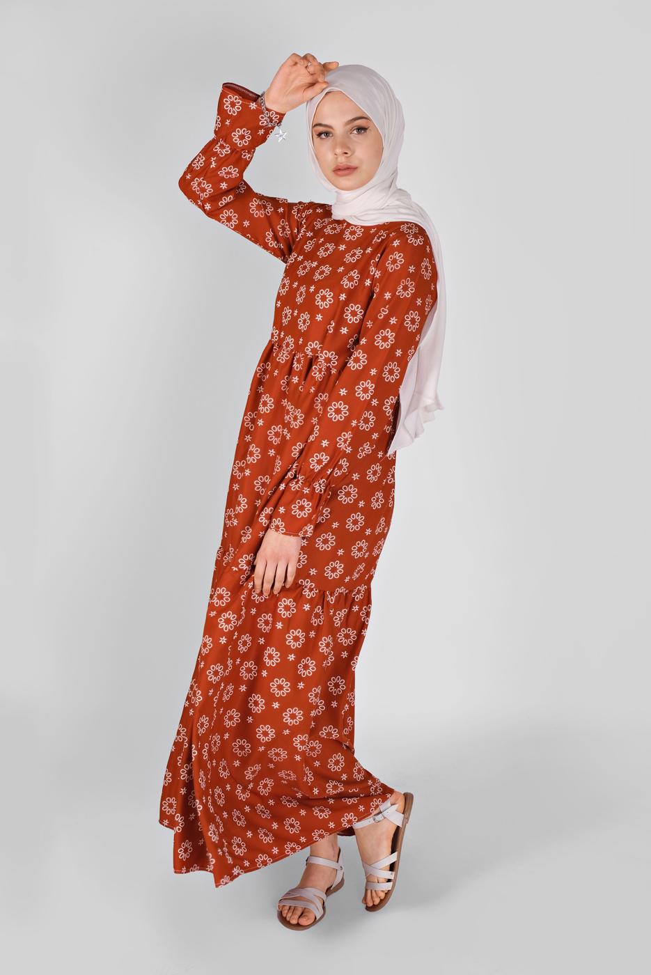 Tesettür giyim KAHVE MANŞETLERİ LASTİKLİ BASKILI ELBİSE  7054 