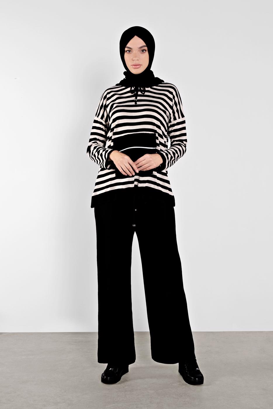 Tesettür giyim SİYAH ÇİZGİLİ BÜZGÜLÜ TAKIM 4102 