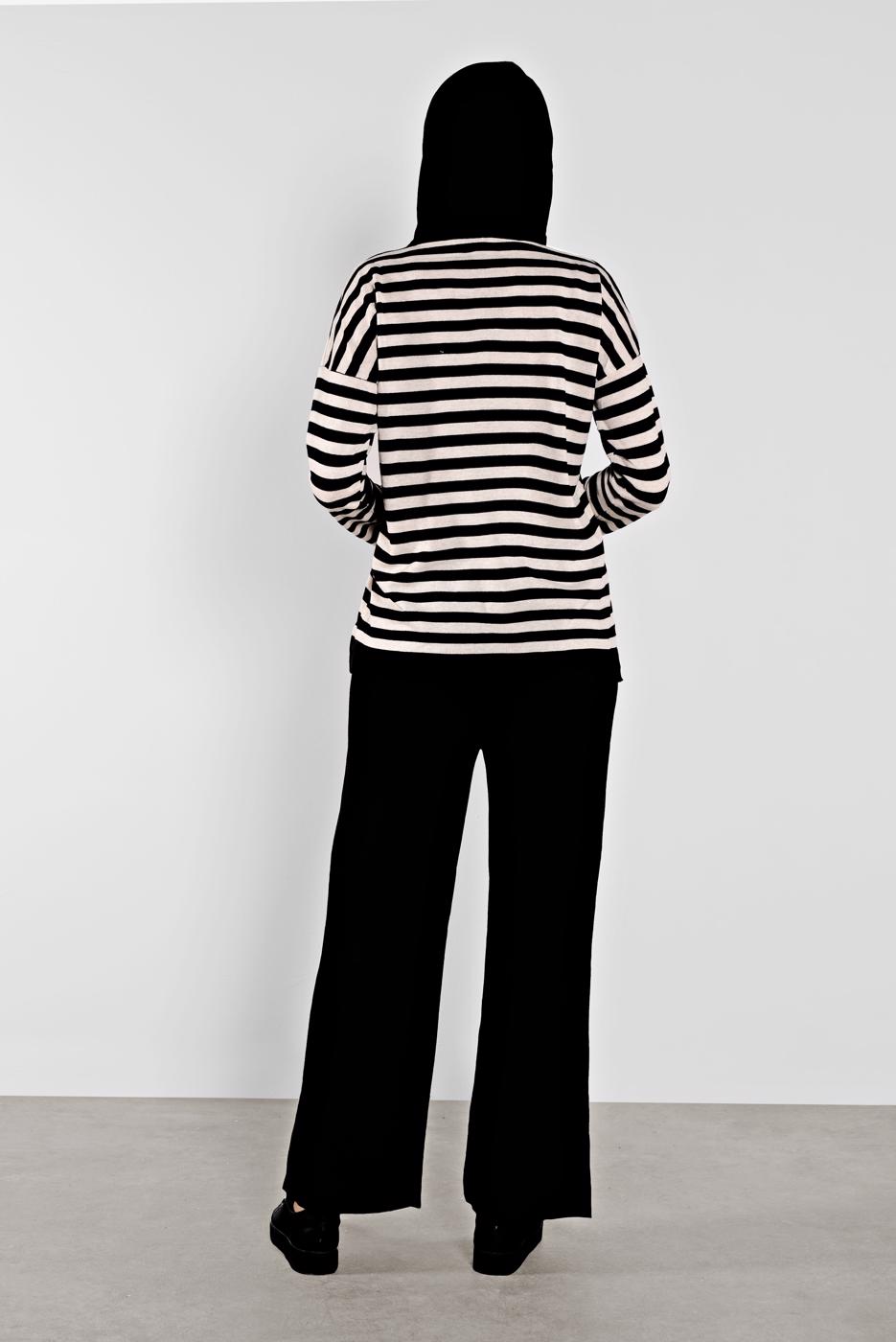 Tesettür giyim SİYAH ÇİZGİLİ BÜZGÜLÜ TAKIM 4102 