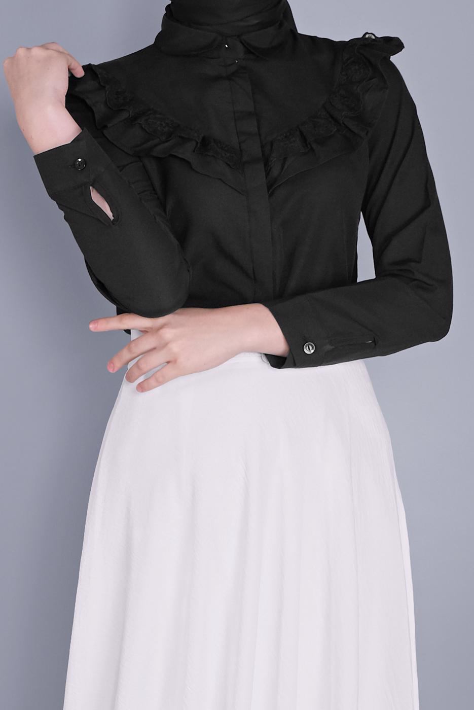 Tesettür giyim SİYAH PAMUKLU FIRFIR DANTEL DETAYLI BLUZ 23257 