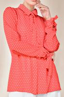 Tesettür giyim KIRMIZI ALVİNA MANŞETLERİ BAĞLAMA DETAYLI PUANTİYELİ BLUZ 4081 