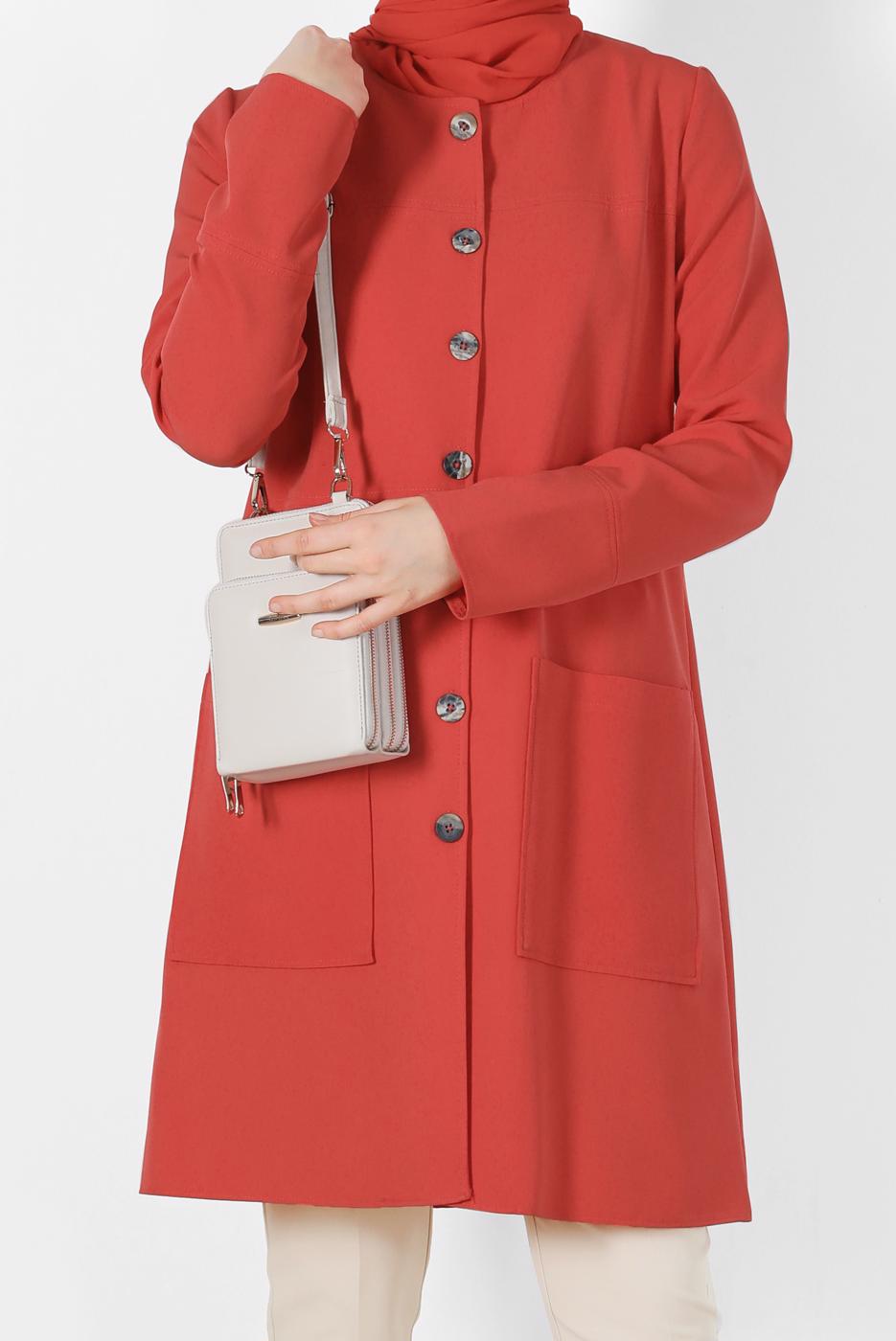 Tesettür giyim KIRMIZI ALVİNA TORBA CEPLİ BOYDAN DÜĞMELİ CEKET 4001