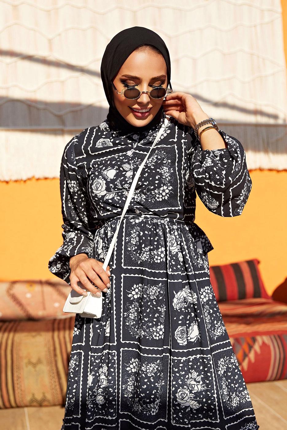Tesettür giyim SİYAH KUŞAKLI YUVARLAK YAKA ÇİÇEK DESENLİ ELBİSE  640000 