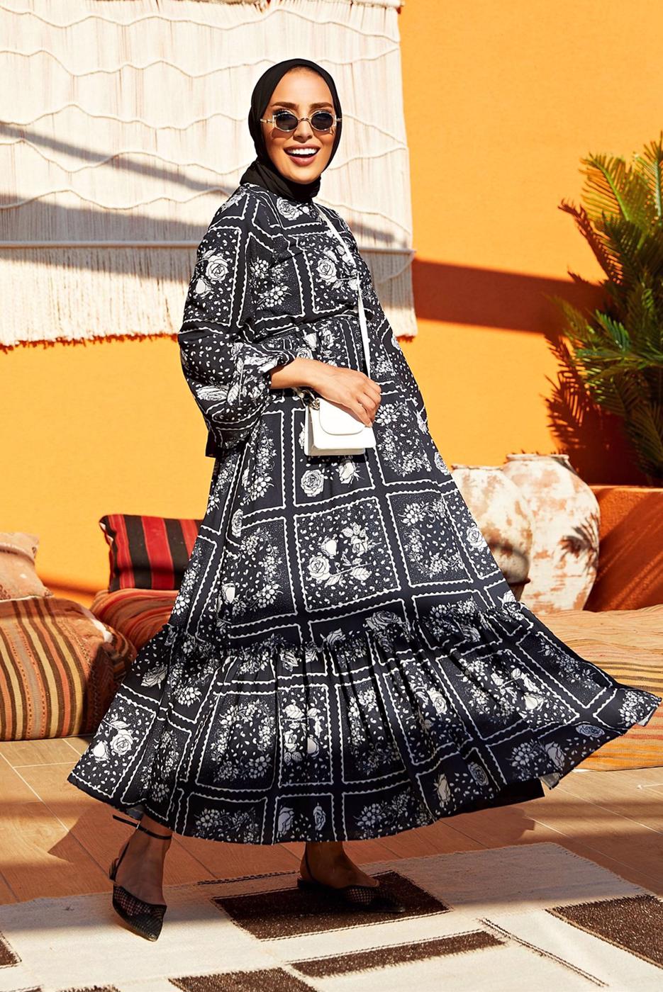 Tesettür giyim SİYAH KUŞAKLI YUVARLAK YAKA ÇİÇEK DESENLİ ELBİSE  640000 
