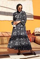 Tesettür giyim SİYAH KUŞAKLI YUVARLAK YAKA ÇİÇEK DESENLİ ELBİSE  640000 