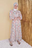 Tesettür giyim EKRU DESENLİ MANŞETLERİ LASTİKLİ ELBİSE 2001
