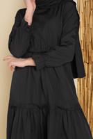 Tesettür giyim SİYAH MANŞETLERİ LASTİKLİ VOLANLI ELBİSE 2534