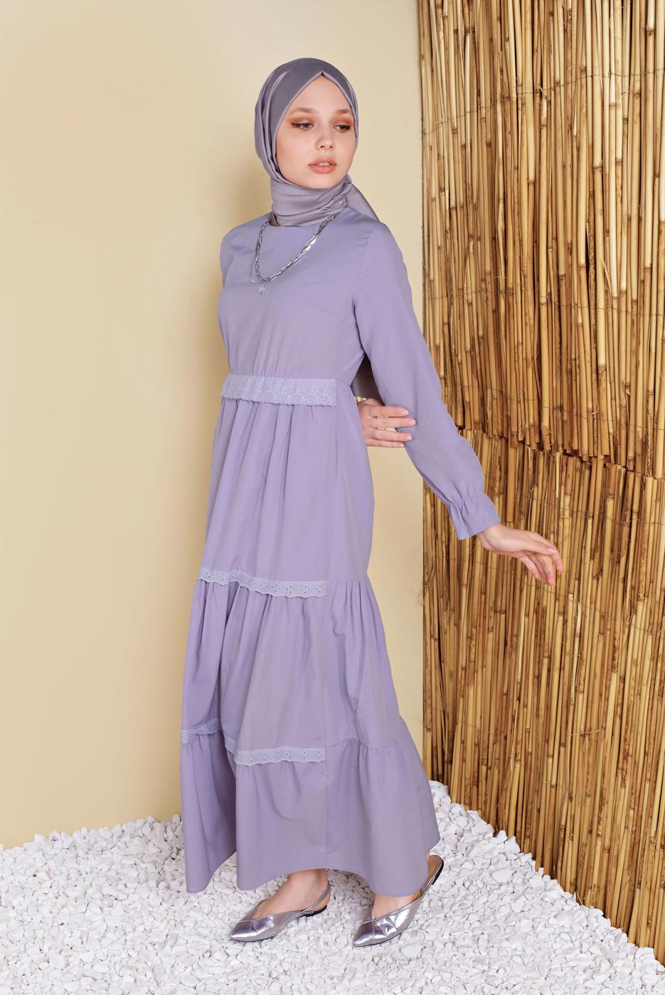 Tesettür giyim MOR MANŞETLERİ LASTİKLİ VOLANLI ELBİSE 2534
