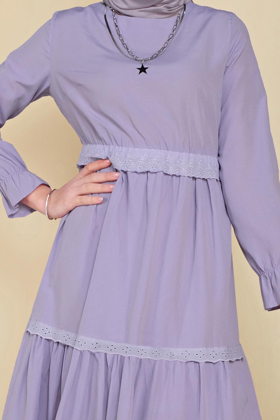 Tesettür giyim MOR MANŞETLERİ LASTİKLİ VOLANLI ELBİSE 2534