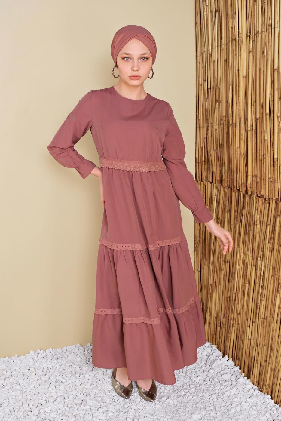 Tesettür giyim PEMBE MANŞETLERİ LASTİKLİ VOLANLI ELBİSE 2534