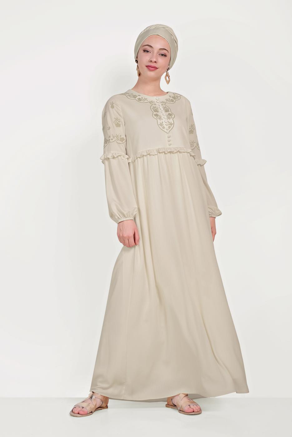Tesettür giyim EKRU ALVİNA DÜĞMELİ NAKIŞLI ELBİSE 40500 