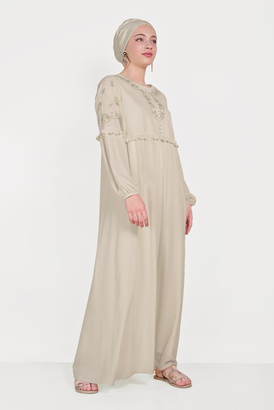 Tesettür giyim EKRU ALVİNA DÜĞMELİ NAKIŞLI ELBİSE 40500 