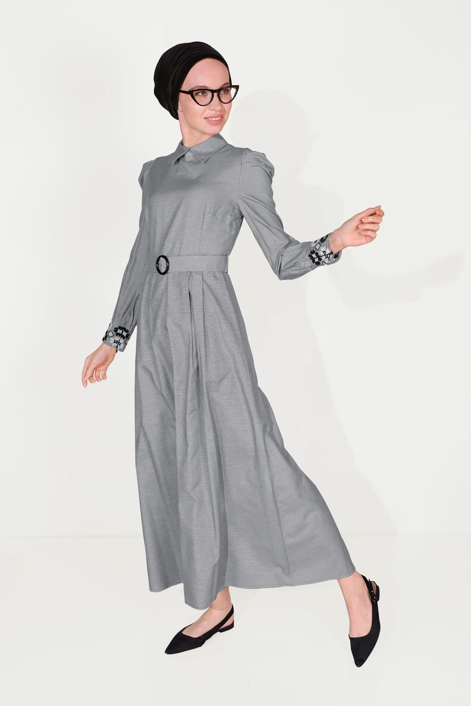 Tesettür giyim SİYAH ALVİNA PAMUKLU KAZAYAĞI DESENLİ NAKIŞ DETAYLI ELBİSE T 40520