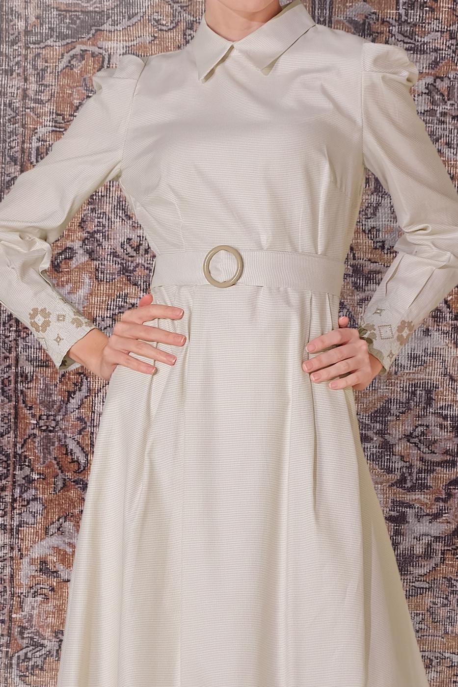 Tesettür giyim BEJ ALVİNA PAMUKLU KAZAYAĞI DESENLİ NAKIŞ DETAYLI ELBİSE T 40520