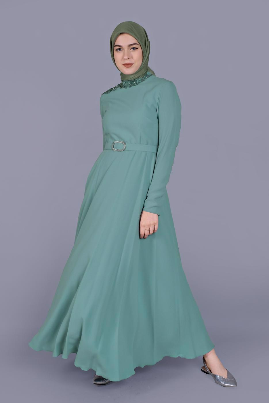 Tesettür giyim YEŞİL ALVİNA NAKIŞ DETAYLI KEMERLİ ELBİSE 40585