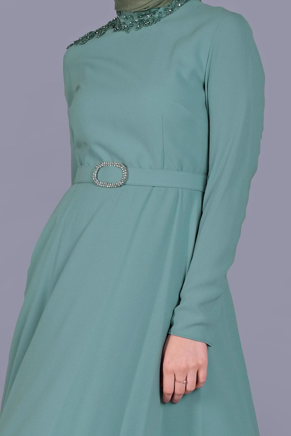 Tesettür giyim YEŞİL ALVİNA NAKIŞ DETAYLI KEMERLİ ELBİSE 40585