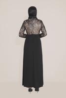 Tesettür giyim SİYAH ALVİNA YAKASI ÇİÇEK BROŞLU DESENLİ ELBİSE T 40598-1
