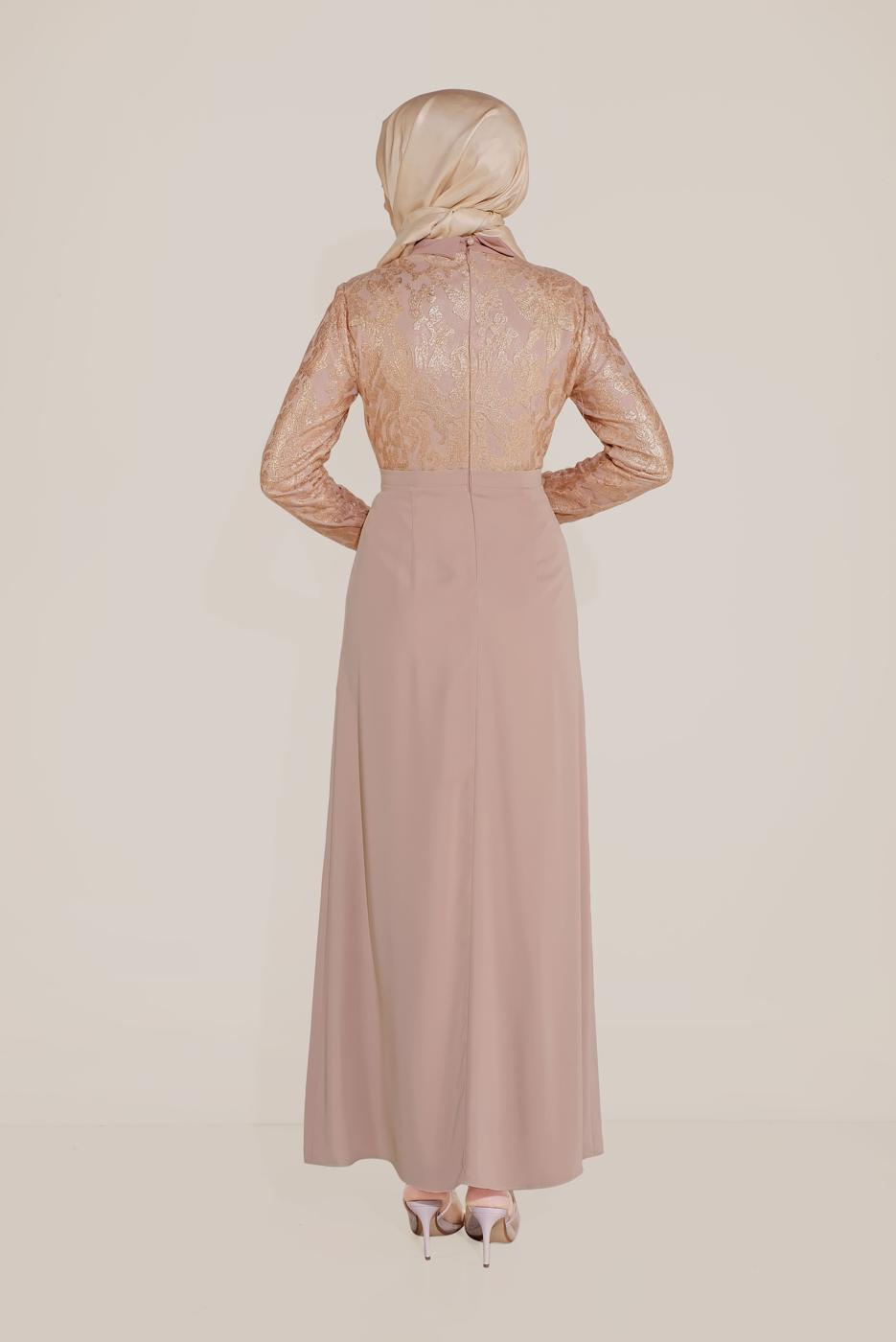 Tesettür giyim PUDRA ALVİNA YAKASI ÇİÇEK BROŞLU DESENLİ ELBİSE T 40598-1