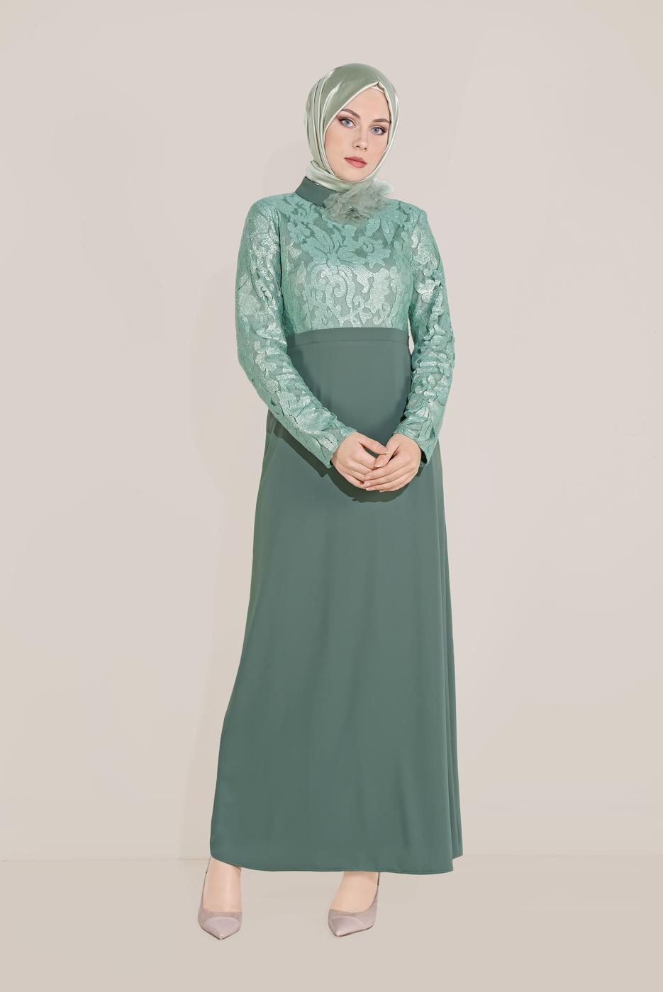 Tesettür giyim YEŞİL ALVİNA YAKASI ÇİÇEK BROŞLU DESENLİ ELBİSE T 40598-1