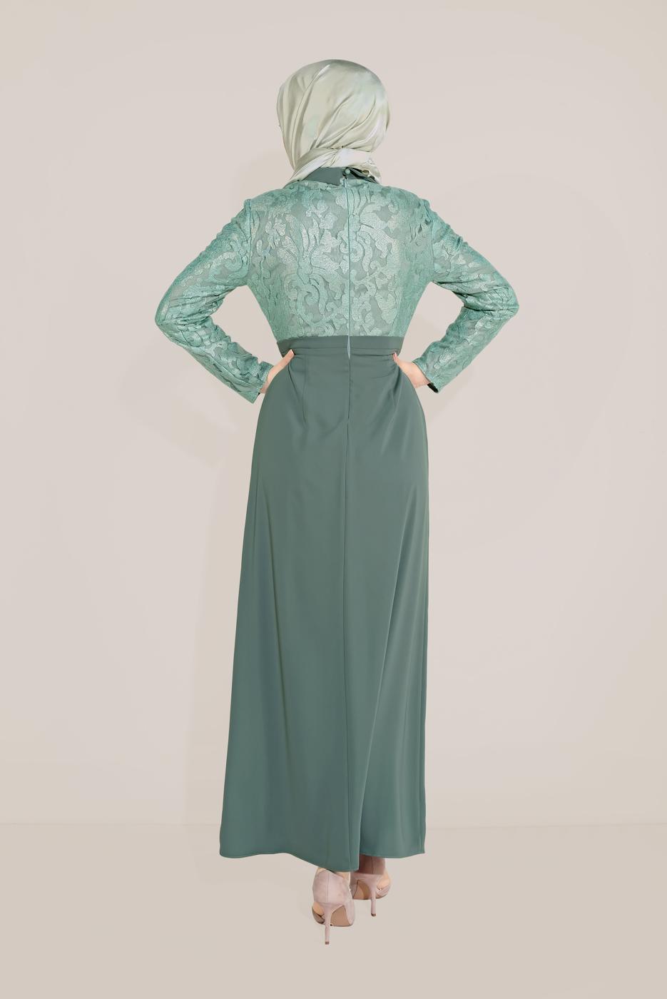 Tesettür giyim YEŞİL ALVİNA YAKASI ÇİÇEK BROŞLU DESENLİ ELBİSE T 40598-1