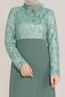 Tesettür giyim YEŞİL ALVİNA YAKASI ÇİÇEK BROŞLU DESENLİ ELBİSE T 40598-1