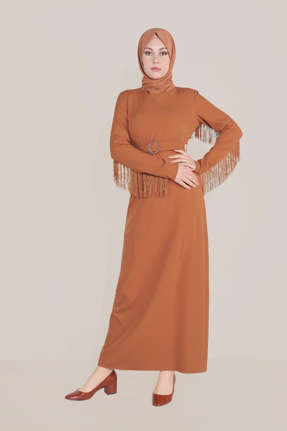 Tesettür giyim TURUNCU ALVİNA KOLLARI VE SIRTI PÜSKÜLLÜ KEMERLİ ELBİSE T 40626