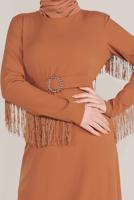 Tesettür giyim TURUNCU ALVİNA KOLLARI VE SIRTI PÜSKÜLLÜ KEMERLİ ELBİSE T 40626