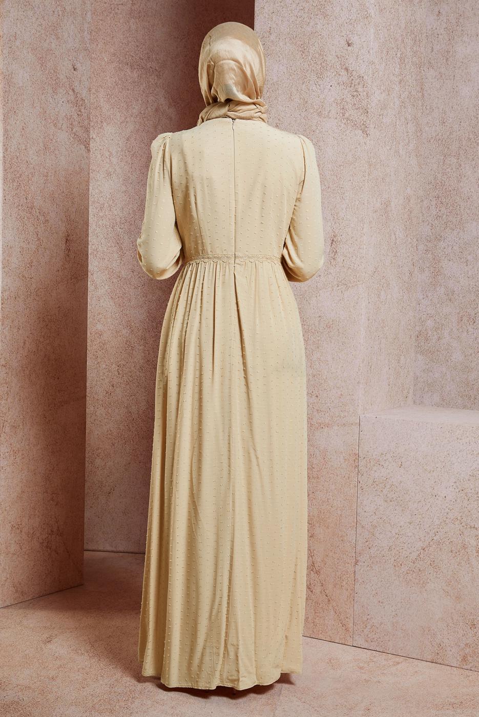 Tesettür giyim BEJ ALVİNA DANTEL DETAYLI DÜĞMELİ ELBİSE T 41509